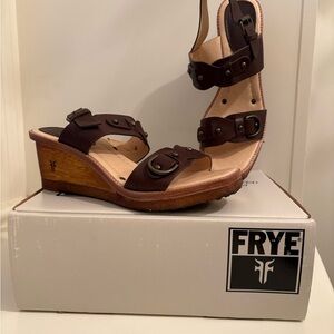 FRYE Women's Brown Wedge Sandals sz 8. like new. castle creek wedge
